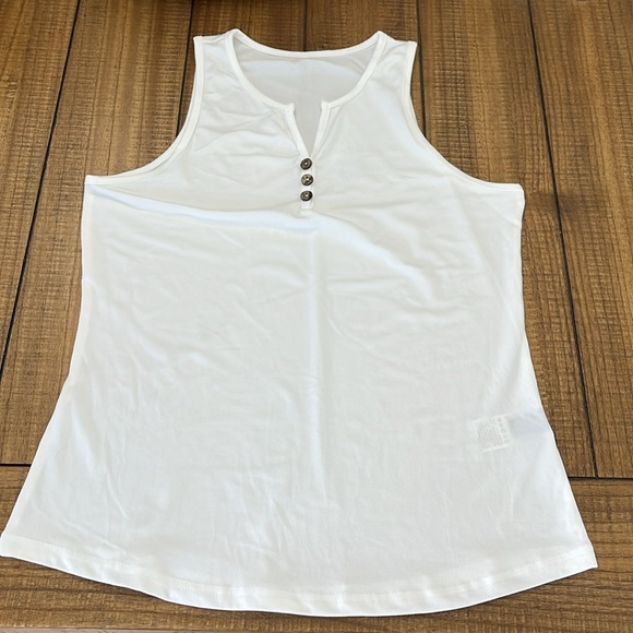 Summer top bundle Size Medium - Picture 9 of 11